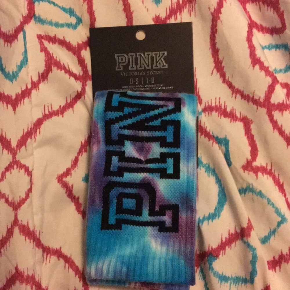 VS Pink the dye socks NWT